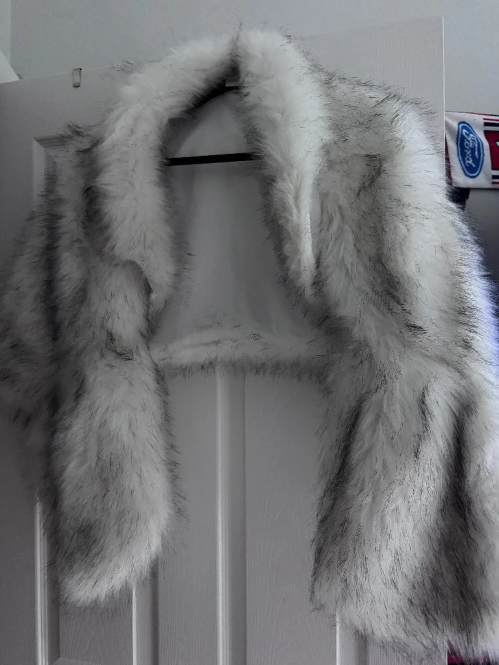 Babeyond Women's Faux Fox Grey and White Shawl